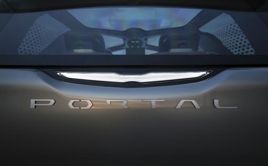 Логотип Chrysler Portal Concept 2017 года  (фото 36 из 46)